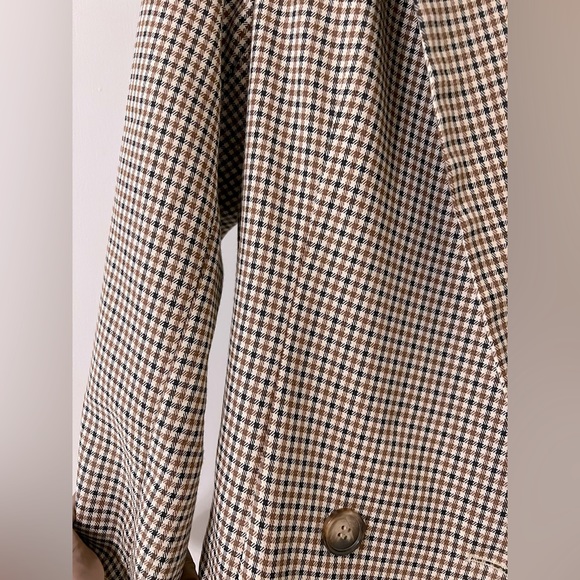 Boohoo Tan Blazer in Size 4 - Picture 5 of 9